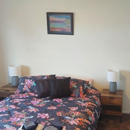 Cozy, New, Private 3 Bedroom Home Hamilton Exterior photo